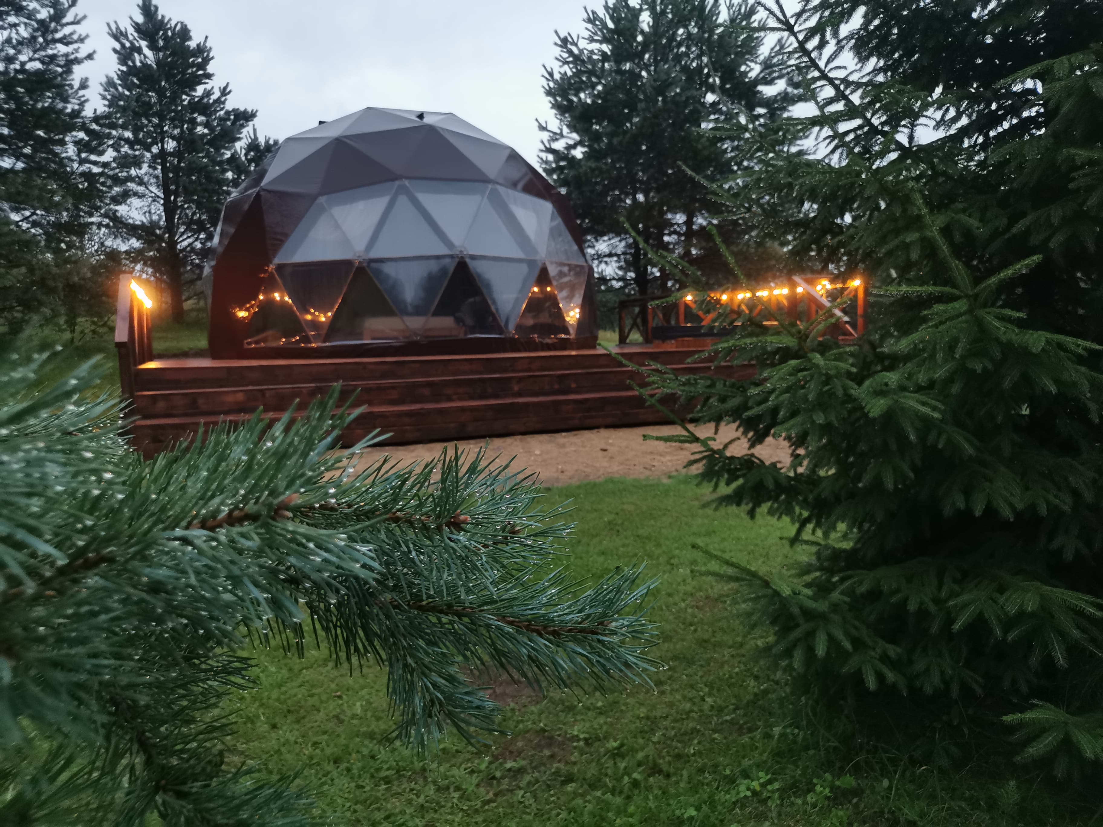 Poilsis kupoliniame namelyje "Skubėk Neskubėti"