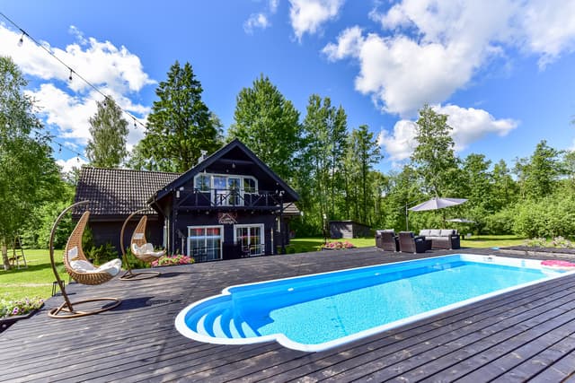 Dubingių Vila įsikūrusi Molėtų rajone, Asvejos regioniniame parke, Žvernos hidrografiniame draustiny