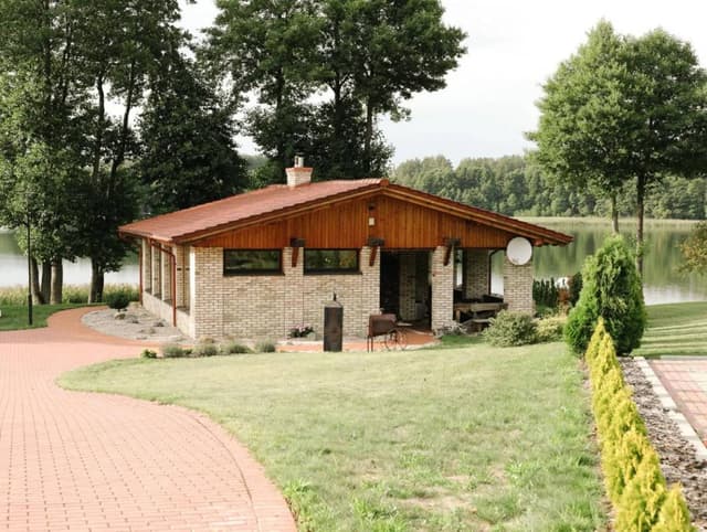 Markutiškių kel. pirtis prie Margio ežero pakrantės