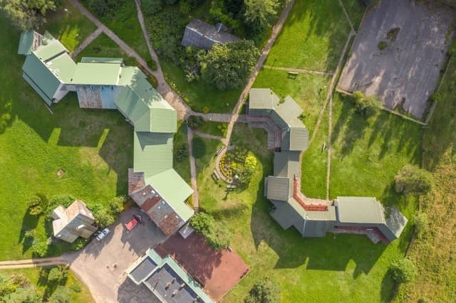 Poilsio kompleksas Tolieja ant ežero kranto | Pirtis, kambariai, apartamentai