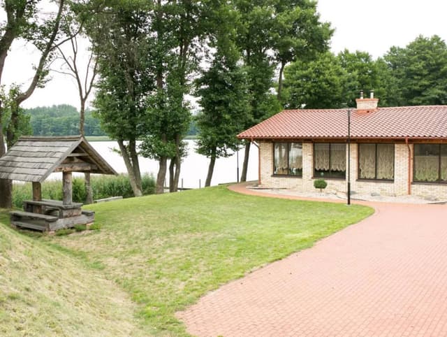 Markutiškių kel. pirtis prie Margio ežero pakrantės