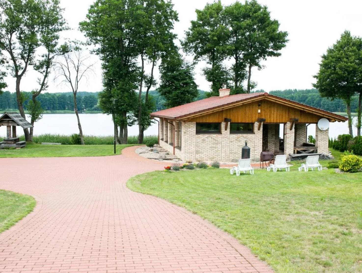 Markutiškių kel. pirtis prie Margio ežero pakrantės