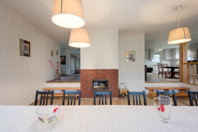 Dubingių Vila įsikūrusi Molėtų rajone, Asvejos regioniniame parke, Žvernos hidrografiniame draustiny