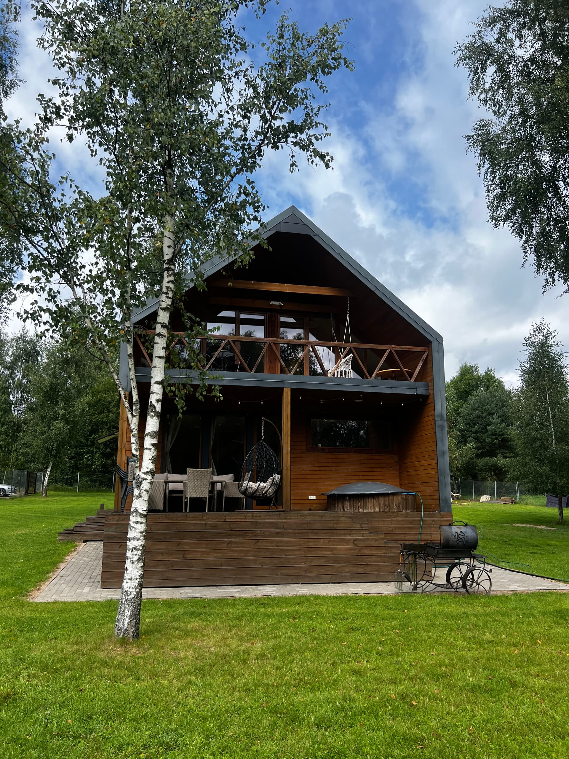 🦌 Sodyba gamtoje su pirtimi, kubilu ir erdvia teritorija