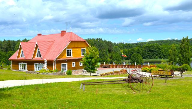 "odyba Jums" Trakų raj. ant ežero kranto