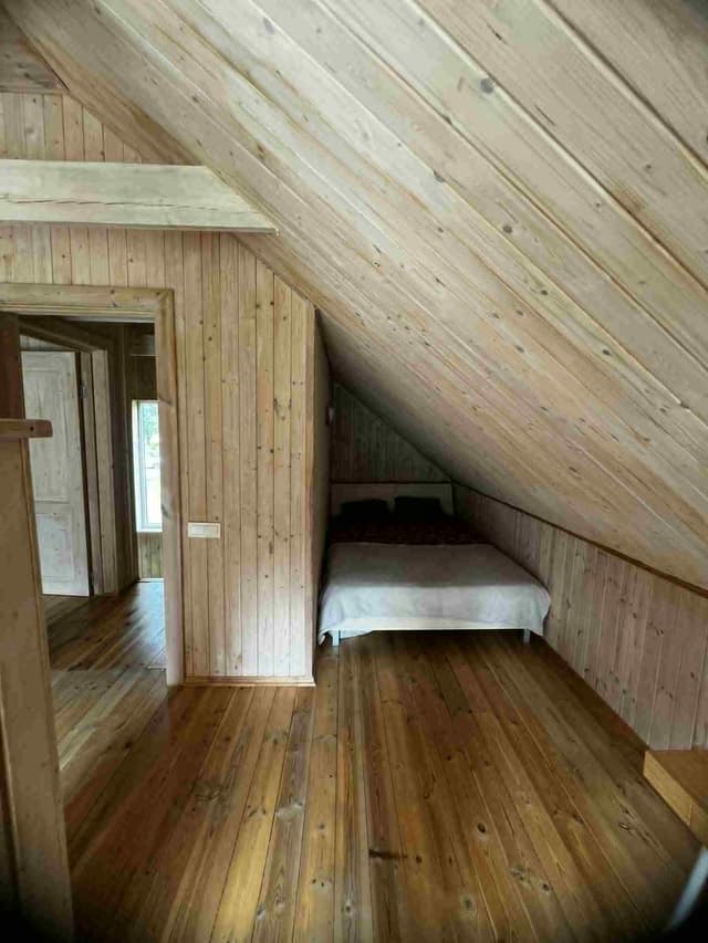 🦌 Sodyba gamtoje su pirtimi, kubilu ir erdvia teritorija