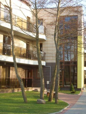 Stilingi, erdvūs 2-jų kambarių „Ingos apartamentai“ su židiniu ir 14 m² terasa