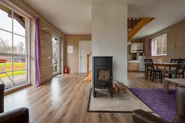 Dubingių Vila įsikūrusi Molėtų rajone, Asvejos regioniniame parke, Žvernos hidrografiniame draustiny