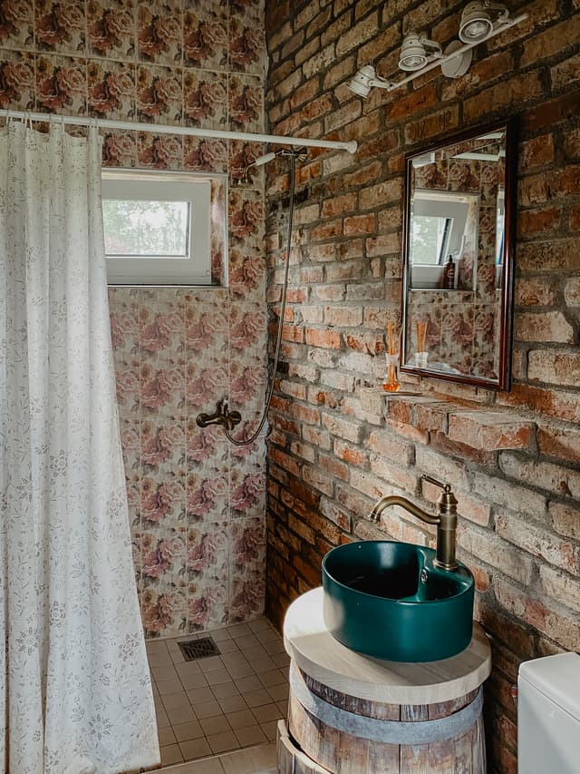 Alantos žirgų sodybos KALNO NAMELIS SU 2 ATSKIRAIS MIEGAMAISIAIS, kubilu ir infrasauna