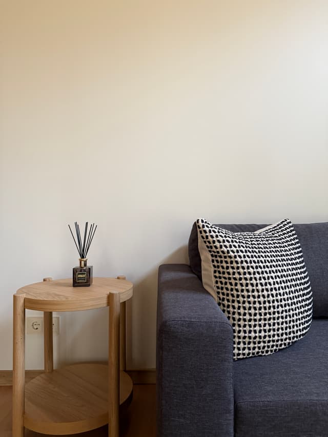 Nameliai miško apsuptyje