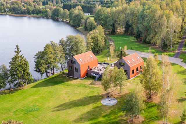 Villa ant ežero kranto